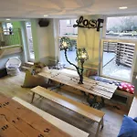 King Kong Hostel *